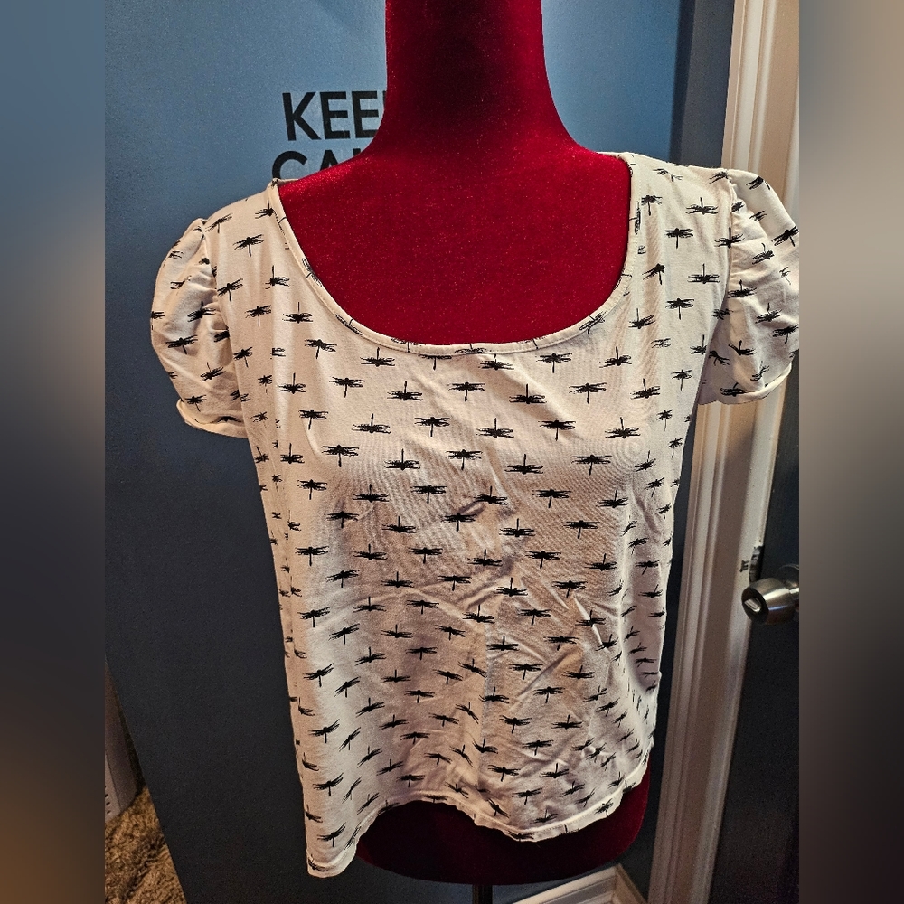 Philosophy cropped t-shirt sz large dragonfly